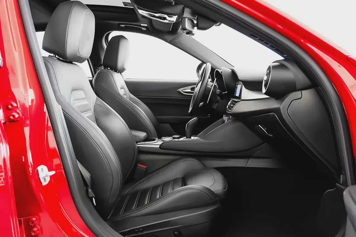 AED 2,070 / 60 months | 0% DP | 2023 ALFA ROMEO GIULIA Veloce Q2 / Full Service History-6-6