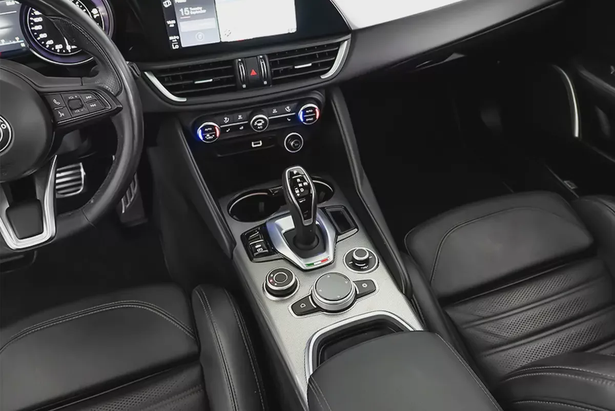 AED 2,070 / 60 months | 0% DP | 2023 ALFA ROMEO GIULIA Veloce Q2 / Full Service History-7-7