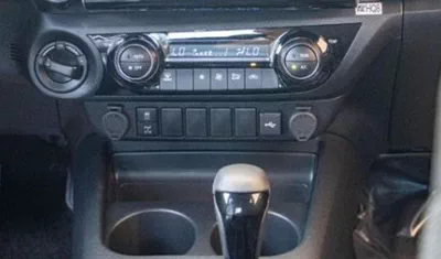 Toyota Hilux Adventure V6 4.0L Petrol AT-9