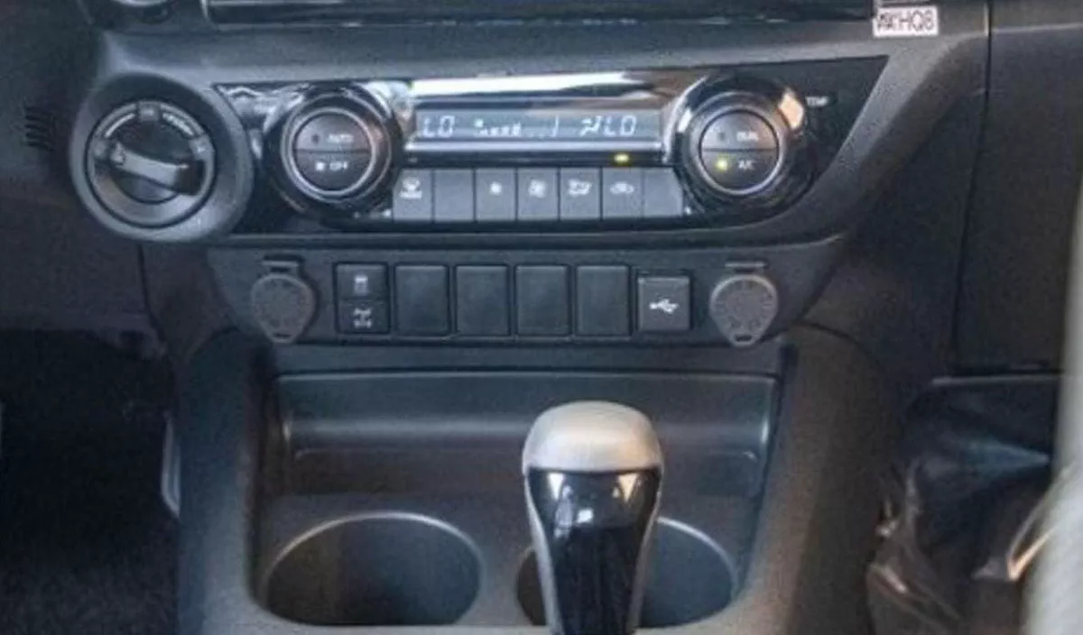 Toyota Hilux Adventure V6 4.0L Petrol AT-9-0