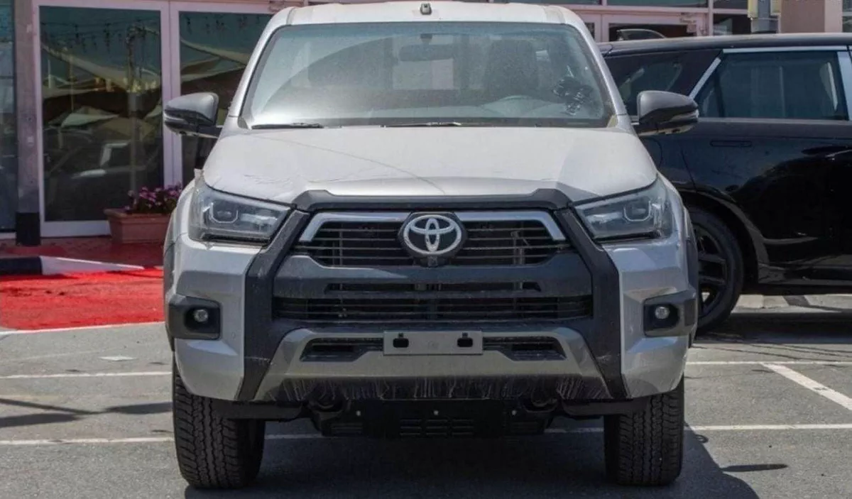 Toyota Hilux Adventure V6 4.0L Petrol AT-1-0