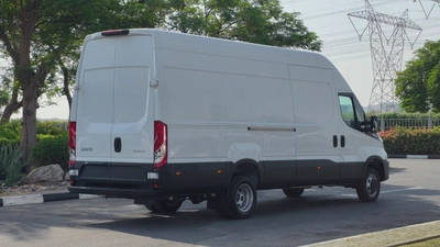 IVECO DAILY (White Automatic)-10