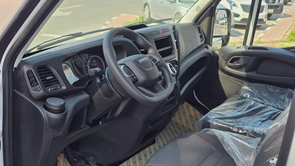 IVECO DAILY (White Automatic)-7-7