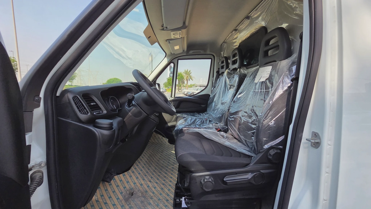 IVECO DAILY (White Automatic)-9-9