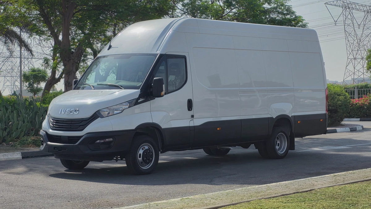 IVECO DAILY (White Automatic)-14-14