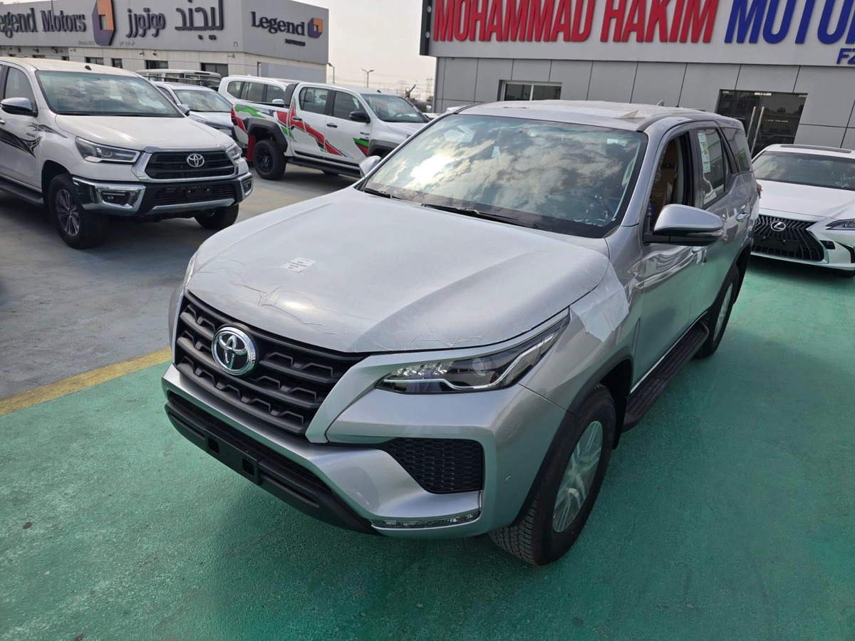 TOYOTA FORTUNER 2.7L PETROL 2026 – SILVER EXTERIOR