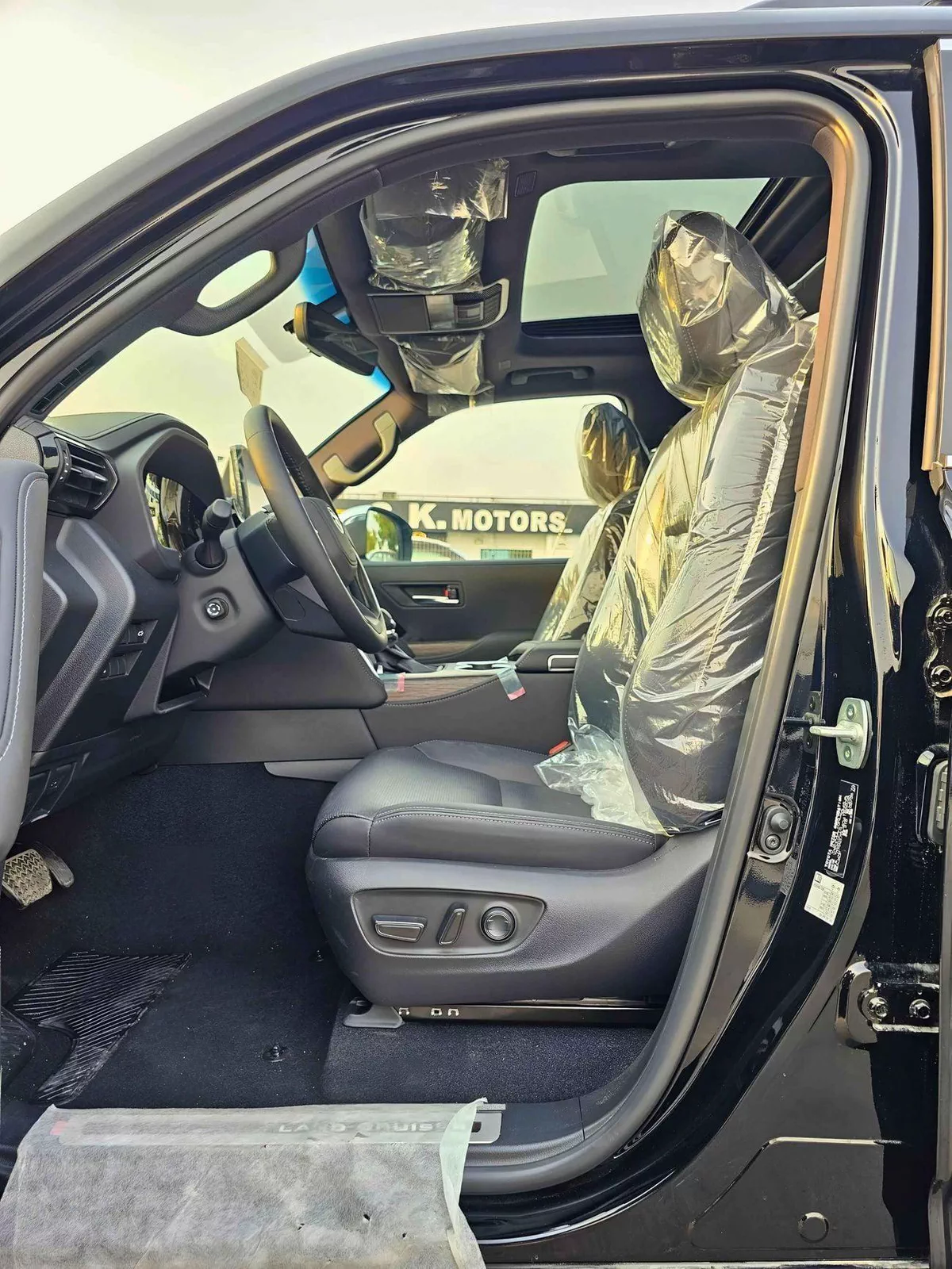 Toyota Land Cruiser VXR 3.5L-7-0
