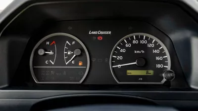 Toyota Land Cruiser 70 -12