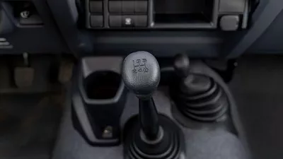 Toyota Land Cruiser 70 -24