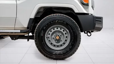 Toyota Land Cruiser 70 -4