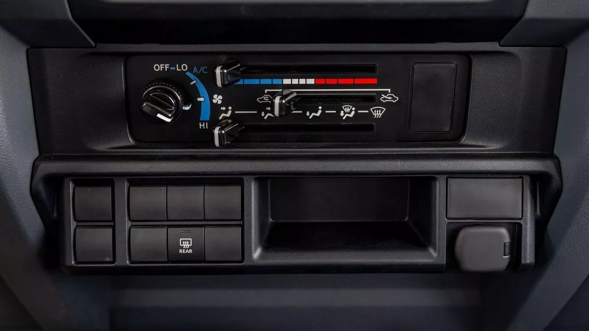 Toyota Land Cruiser 70 -16-0