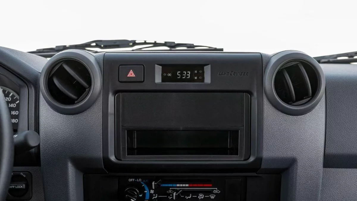 Toyota Land Cruiser 70 -23-0