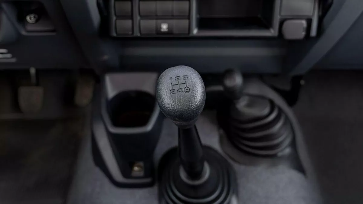 Toyota Land Cruiser 70 -24-0