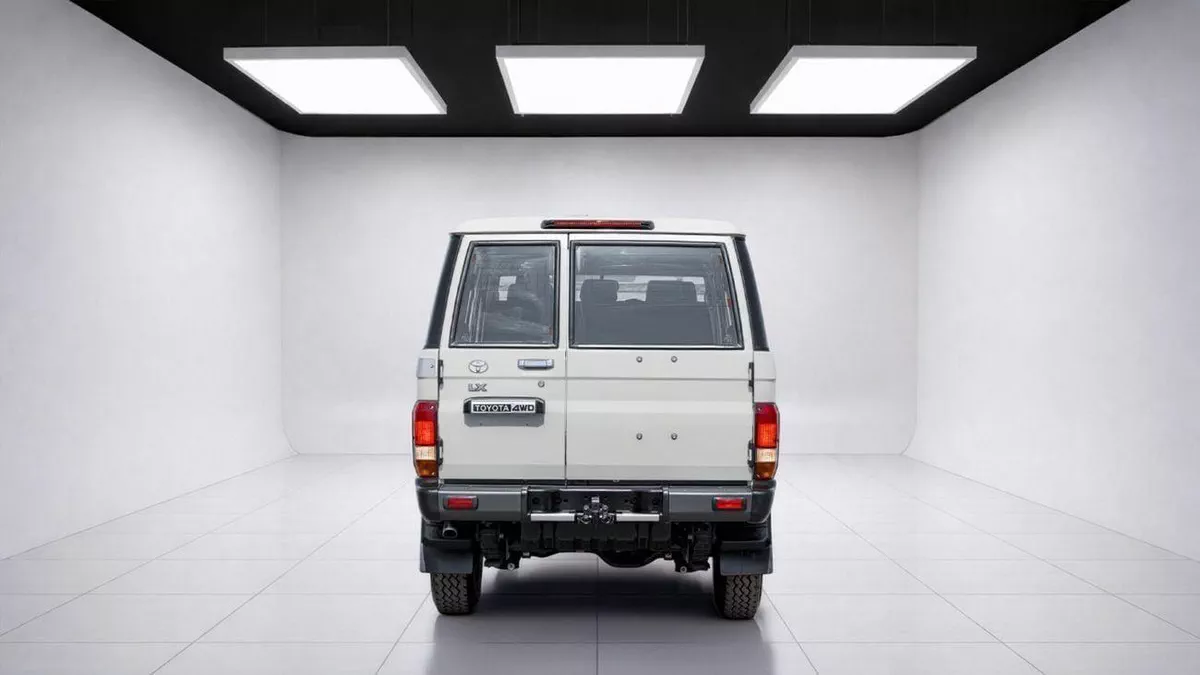 Toyota Land Cruiser 70 -7-0