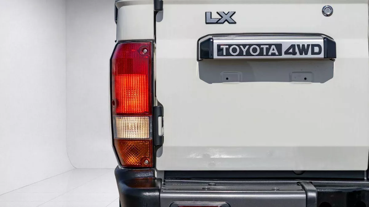 Toyota Land Cruiser 70 -8-0