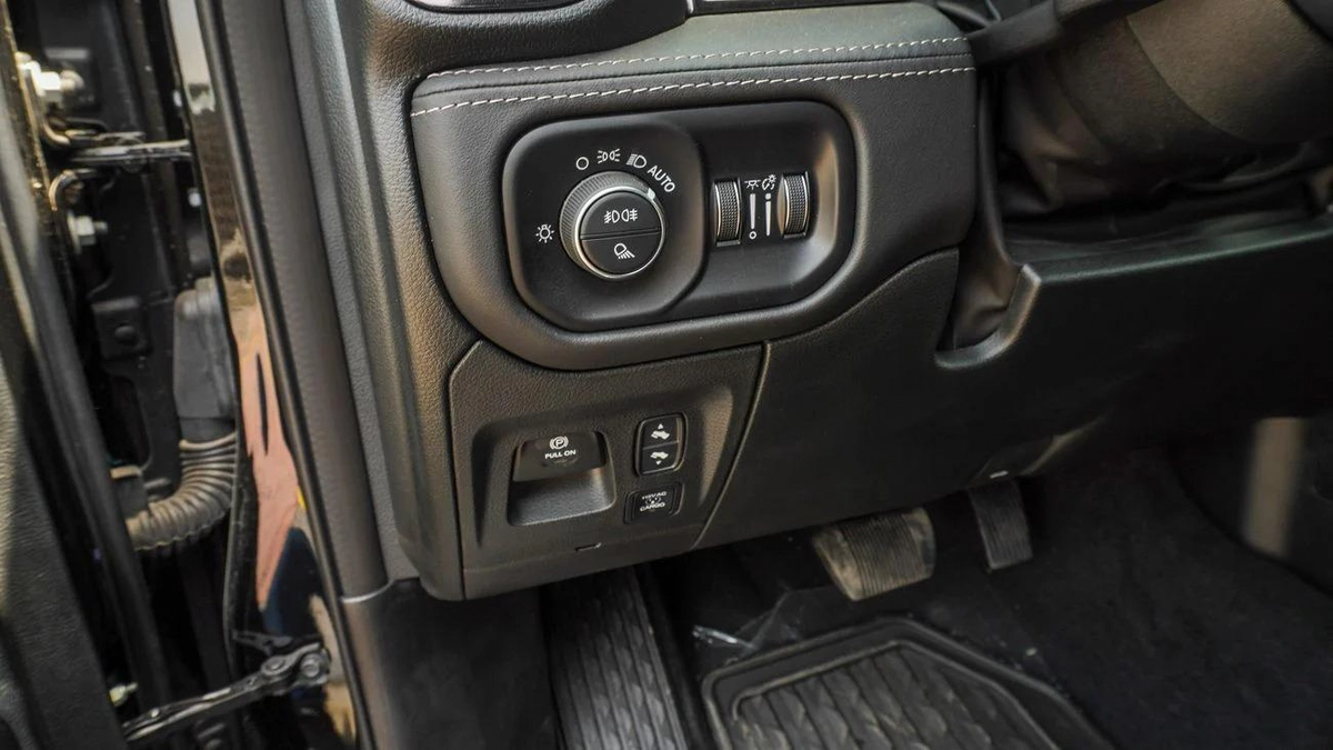 RAM 1500 LIMITED 3.0L-1-1