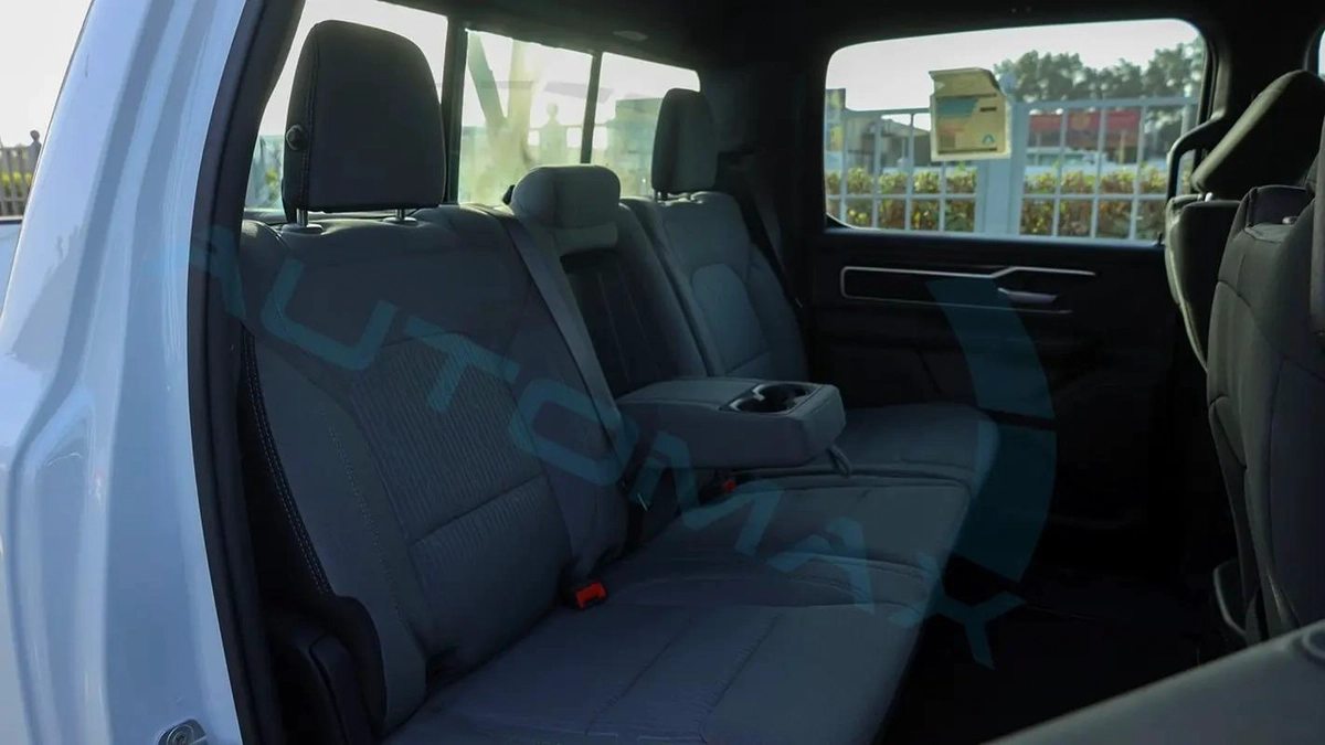 2023 Ram 1500 Bighorn eTorque 3.6L V6 4x4 GCC 0Km With 3 Years Or 100,000 Km Warranty-7-7
