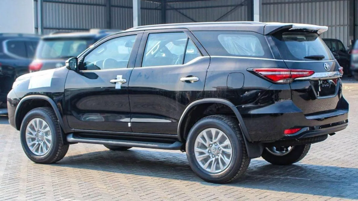 Toyota Fortuner VX2 FORTUNER 2.8L FOLL OIPTION-6-0