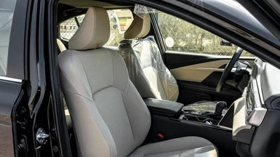 2026 Toyota Camry E-plus 2.5L Hybrid (Black-Beige)-13