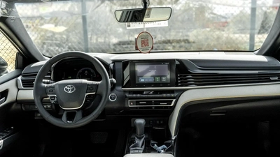 2026 Toyota Camry E-plus 2.5L Hybrid (Black-Beige)-10