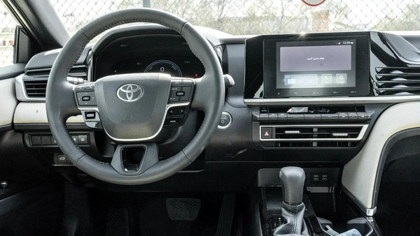 2026 Toyota Camry E-plus 2.5L Hybrid (Black-Beige)