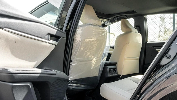 2026 Toyota Camry E-plus 2.5L Hybrid (Black-Beige)