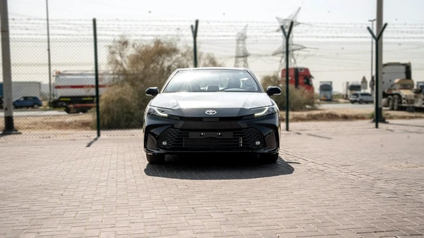 2026 Toyota Camry E-plus 2.5L Hybrid (Black-Beige)