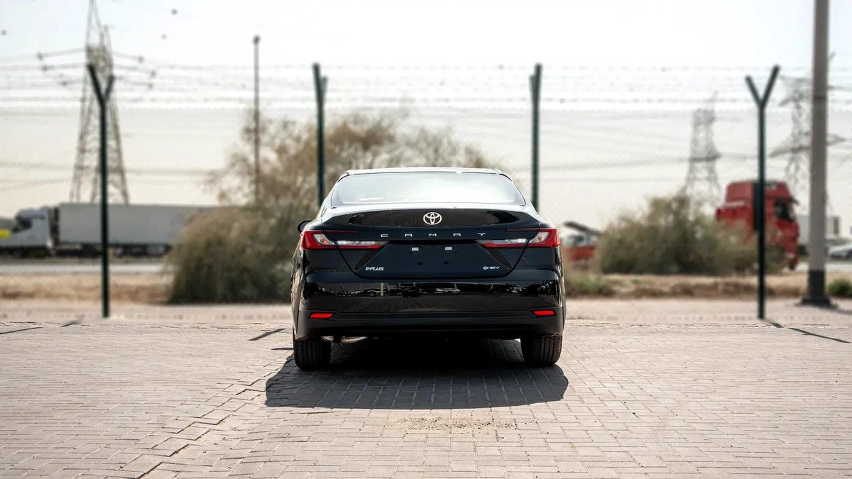 2026 Toyota Camry E-plus 2.5L Hybrid (Black-Beige)-4-4