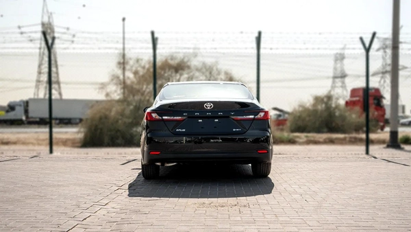 2026 Toyota Camry E-plus 2.5L Hybrid (Black-Beige)