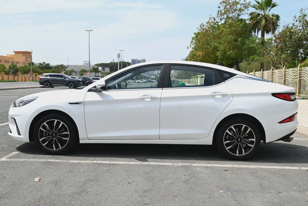 0% DP - FREE WARRANTY - JAC J7 LUXURY 2023 - LOW MILEAGE - GCC-4-4