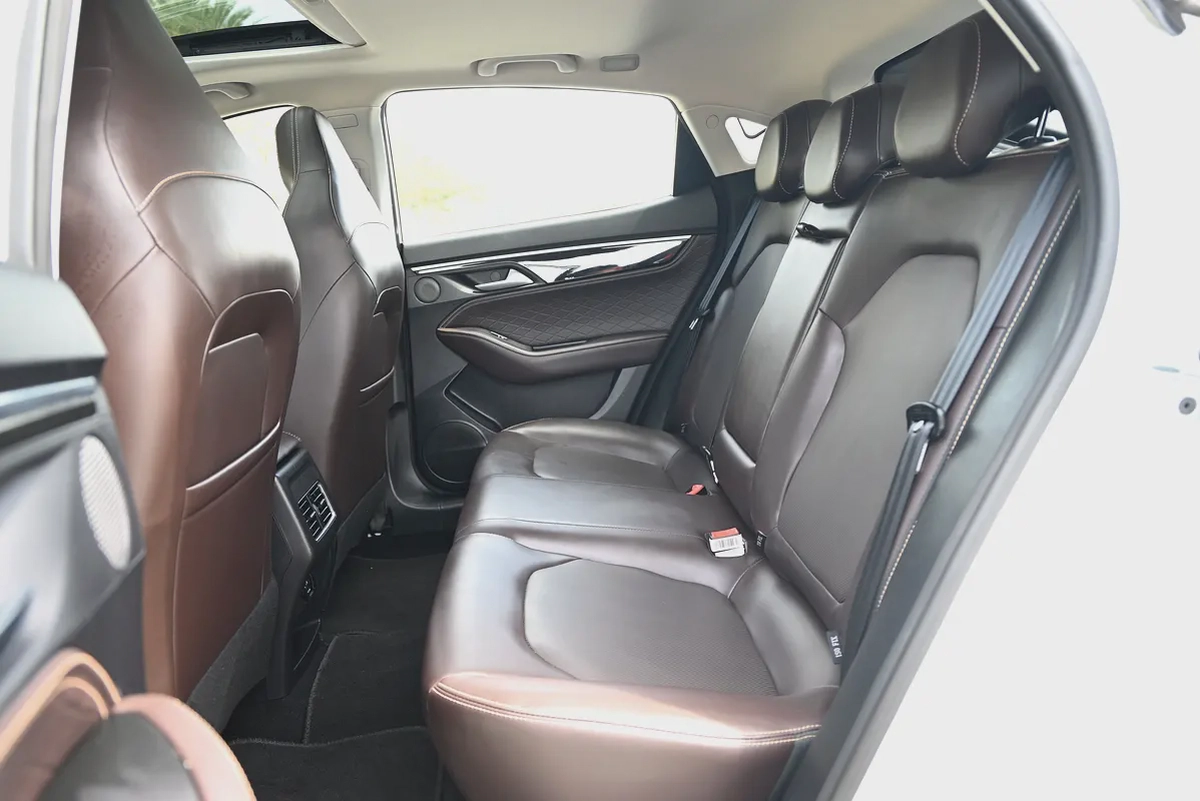 0% DP - FREE WARRANTY - JAC J7 LUXURY 2023 - LOW MILEAGE - GCC-14-14