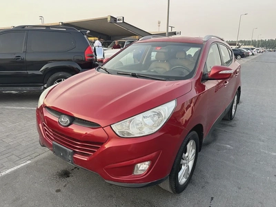 Hyundai tucson 2013 red color GCC calen car-6