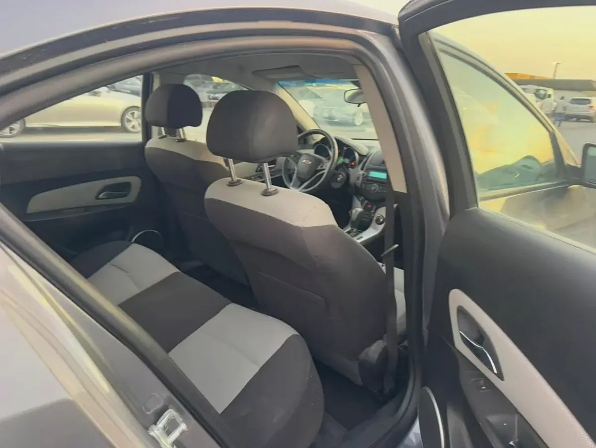 Chevorlet Cruze 2016 Gary color GacC calen car-2-2