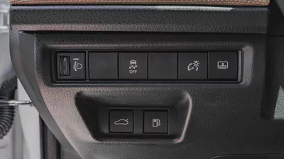 2026 Toyota Camry LE 2.5L AT Hybrid (White)-9
