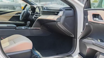 2026 Toyota Camry LE 2.5L AT Hybrid (White)-11