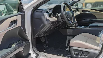 2026 Toyota Camry LE 2.5L AT Hybrid (White)-8