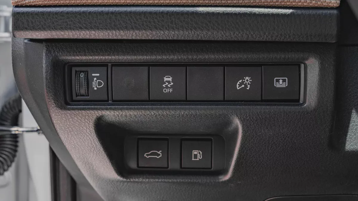 2026 Toyota Camry LE 2.5L AT Hybrid (White)-9-9