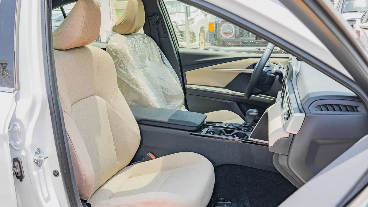 2026 Toyota Camry LE 2.5L AT Hybrid (White)-10-10
