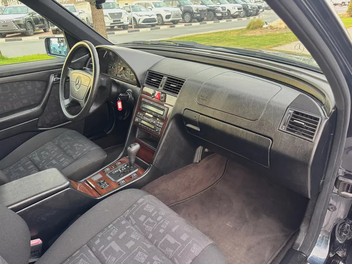 Mercedes Benz C200 1997 45000km only - 4 Auction Grade - Original Paint - Japan Import Clean Title-9-9
