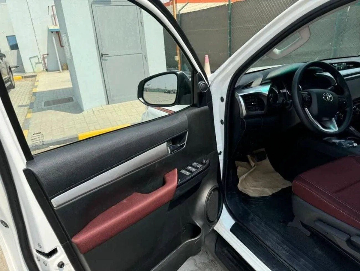 Toyota Hilux GLX FULL OPTION 2.7 AT-15-15