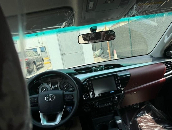 Toyota Hilux GLX FULL OPTION 2.7 AT