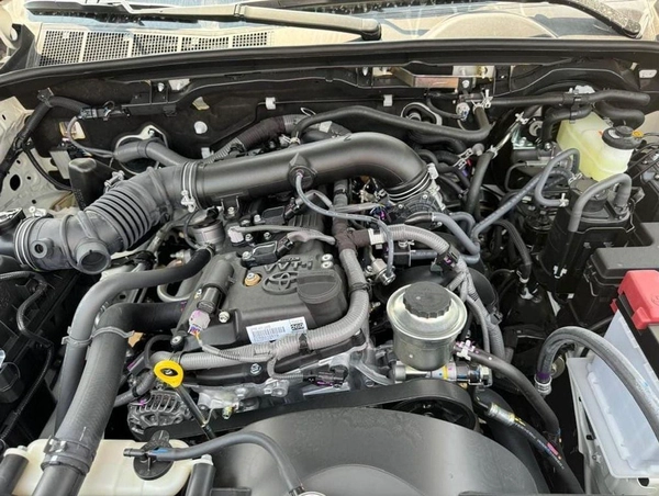 Toyota Hilux GLX FULL OPTION 2.7 AT