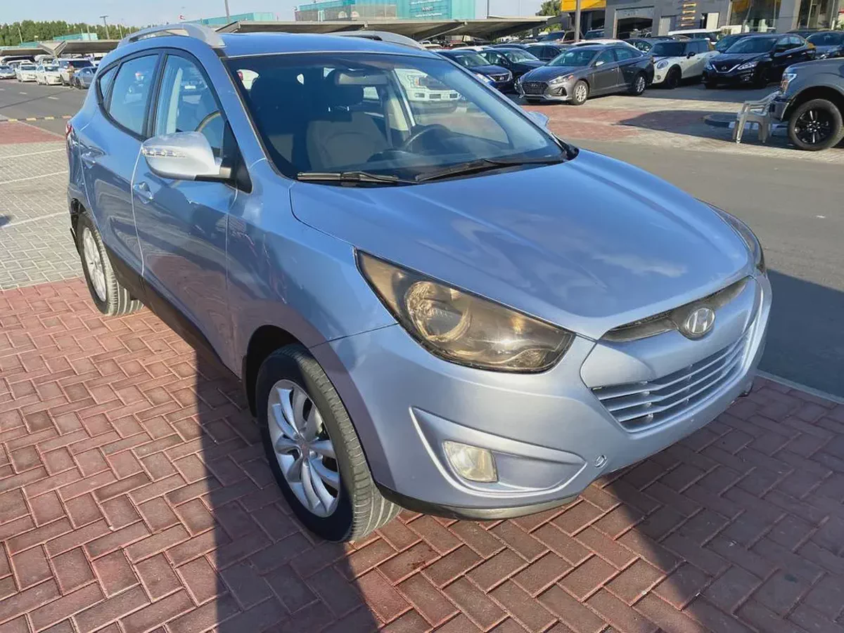 Hyundai tucson 2013 silver color GCC cleen car-7-7