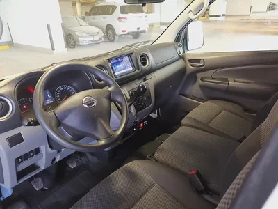 Nissan Urvan NV350 3Seater V4 2.5 Chiller Van 2022 Model GCC Specs In Perfect Condition-9