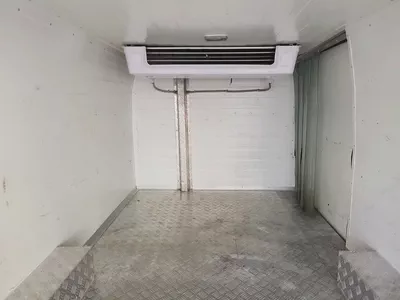 Nissan Urvan NV350 3Seater V4 2.5 Chiller Van 2022 Model GCC Specs In Perfect Condition-16