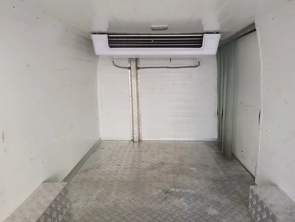 Nissan Urvan NV350 3Seater V4 2.5 Chiller Van 2022 Model GCC Specs In Perfect Condition-16-16
