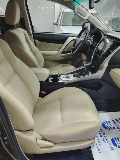 Mitsubishi Montero Sport 2017 GLS Top Line GCC Specs-11