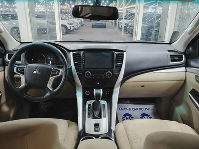 Mitsubishi Montero Sport 2017 GLS Top Line GCC Specs-14
