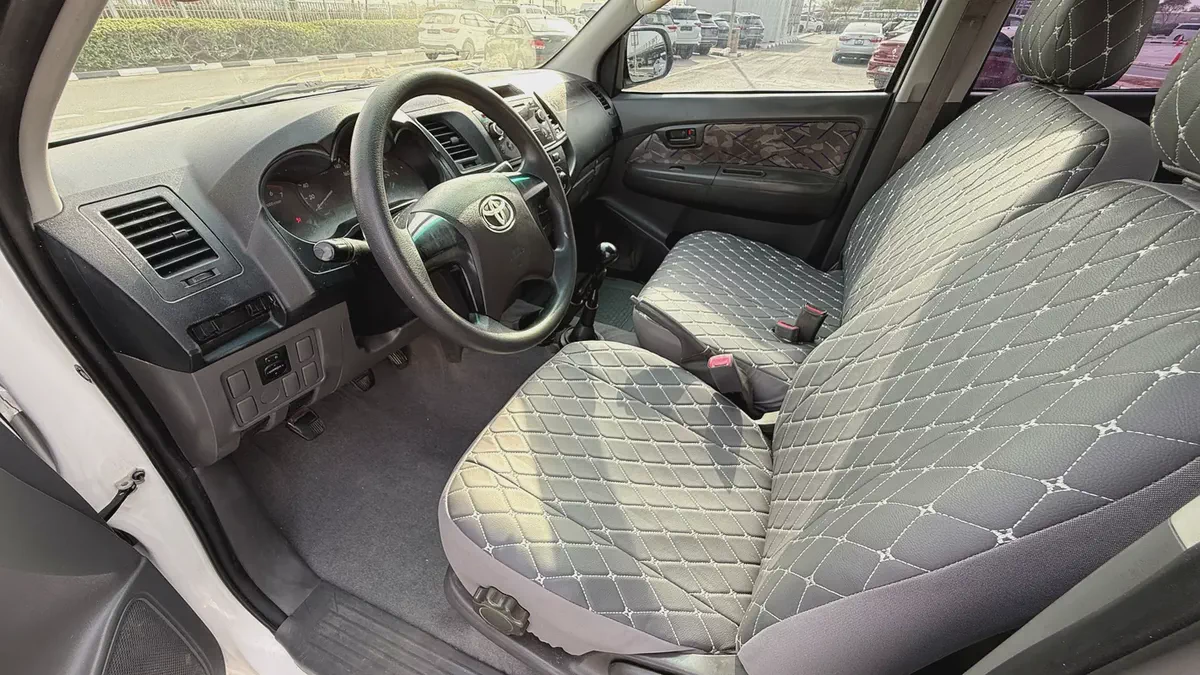 Toyota Hilux 2014 2.7L 4x4 Double Cab DLS | GCC Specs ,-9-9