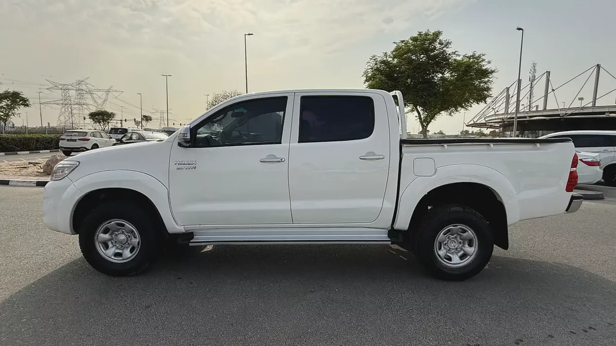 Toyota Hilux 2014 2.7L 4x4 Double Cab DLS | GCC Specs ,-2-2